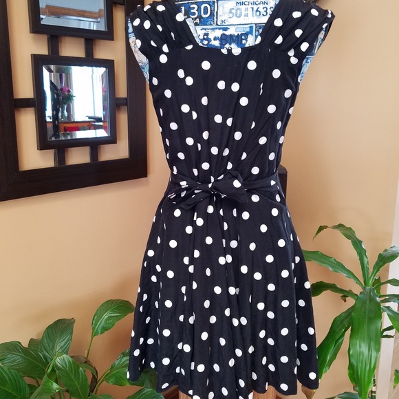 (SOLD)CITY TRIANGLES BLACK & WHITE POLKA DOT DRESS - Picture 5 of 8